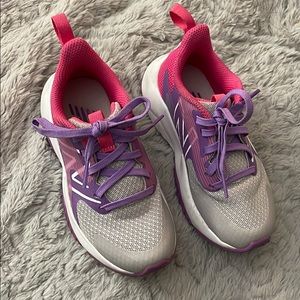 New balance girls sneaker 10.5